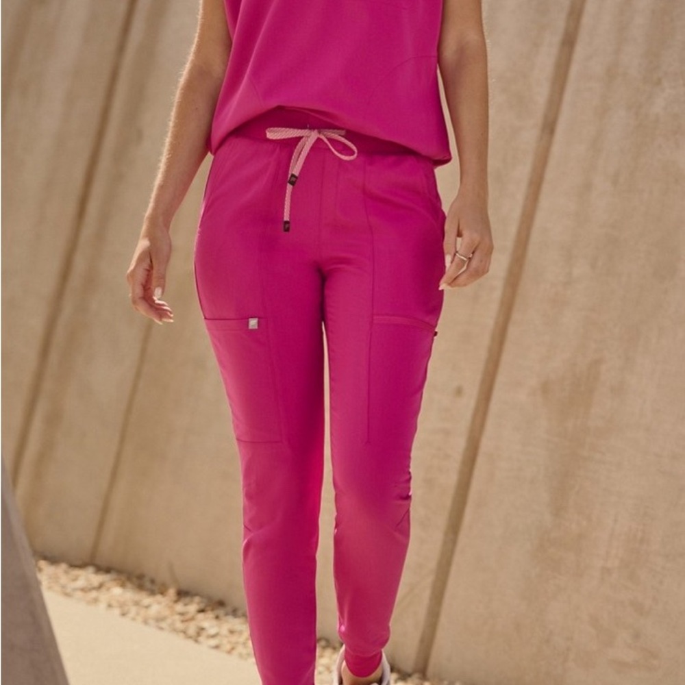Fabletics Scrub Set, XS reg in HIBISCUS